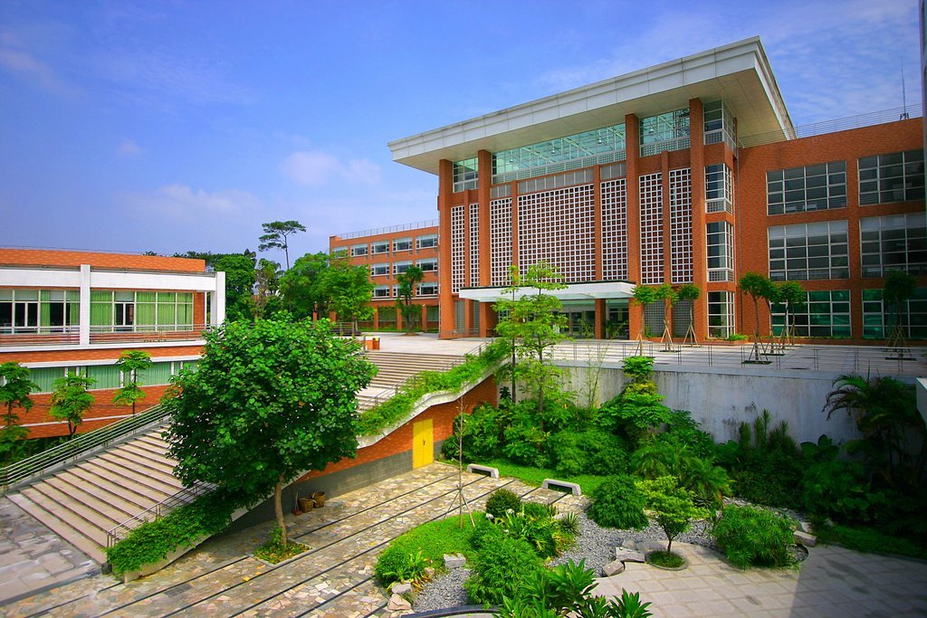 华南农业大学——是首批广东省九五和十五期间自主重点建设的10所