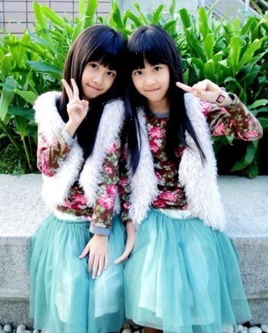 台湾双胞胎女孩小时候图片
