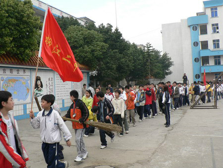 柳江二中(学校)柳江区第二中学(简称"柳江二中"),位于柳江区拉堡镇柳