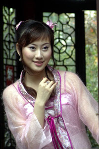 第 三 届"新苗杯"全国少儿京剧邀请赛以京剧片段〈小上坟〉饰演萧素贞