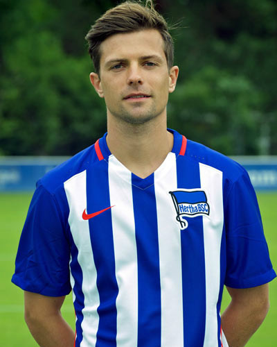 运动员瓦伦丁斯托克是一名中场现在效力于巴塞尔足球俱乐部注转会费