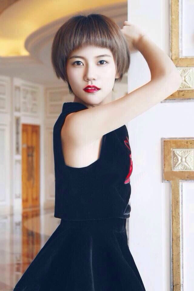 沈依莎(歌手)沈依莎,90后内地流行乐坛新生代歌手,现签约于海蝶音乐