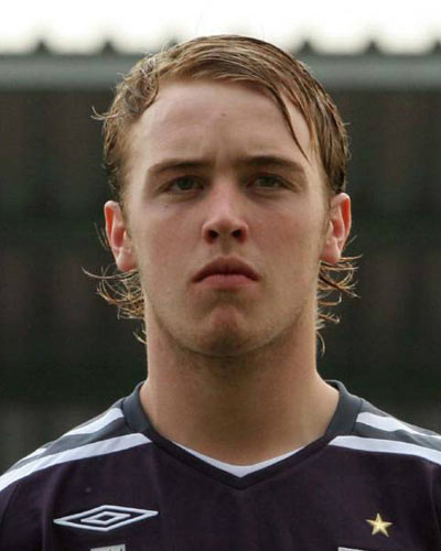 steele),1990年8月18日出生于英国英格兰牛顿艾克利夫(newtonaycliffe