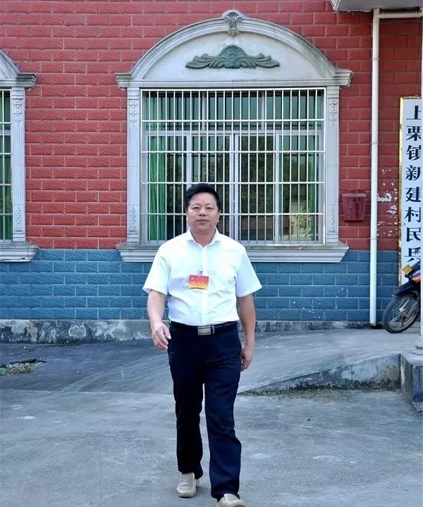 现任江西省上栗县上栗镇新建村党支部书记.曾任江西省萍