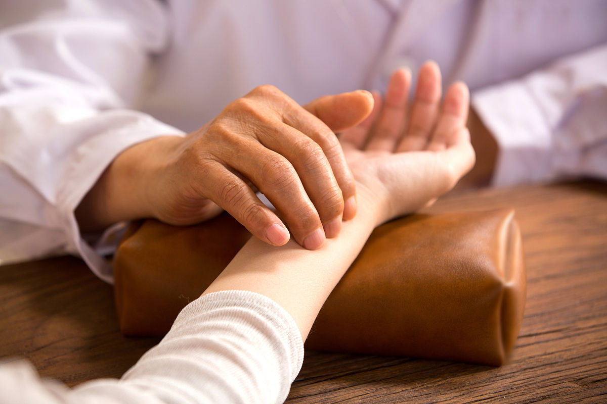 司马迁在《史记》中就记载了医家诊脉治病的内容,而1973年在湖南长沙