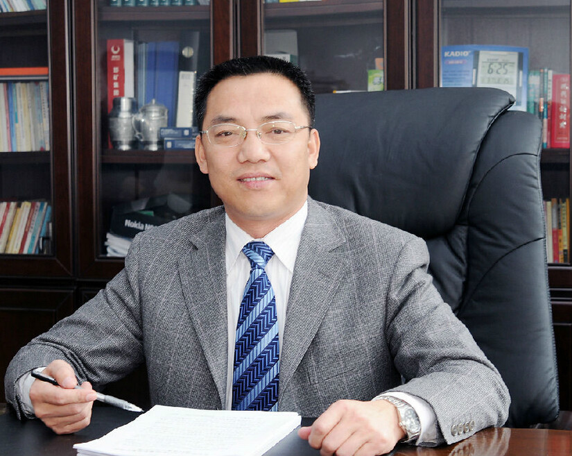 大学本科学历,电气高级工程师,历任邯郸矿务局钢铁厂煤气电站站长