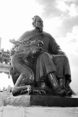 夏帝孔甲帝得到雌雄二龙,听说刘累曾学养龙于"豢龙氏",就命刘累养