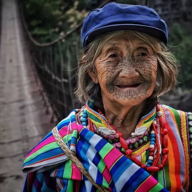 了解不足万人的独龙族