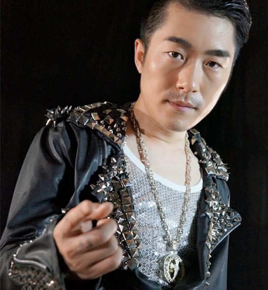 权施文(歌手)权施文,内地华语男歌手,凭借社会写实歌曲《男人没钱没人