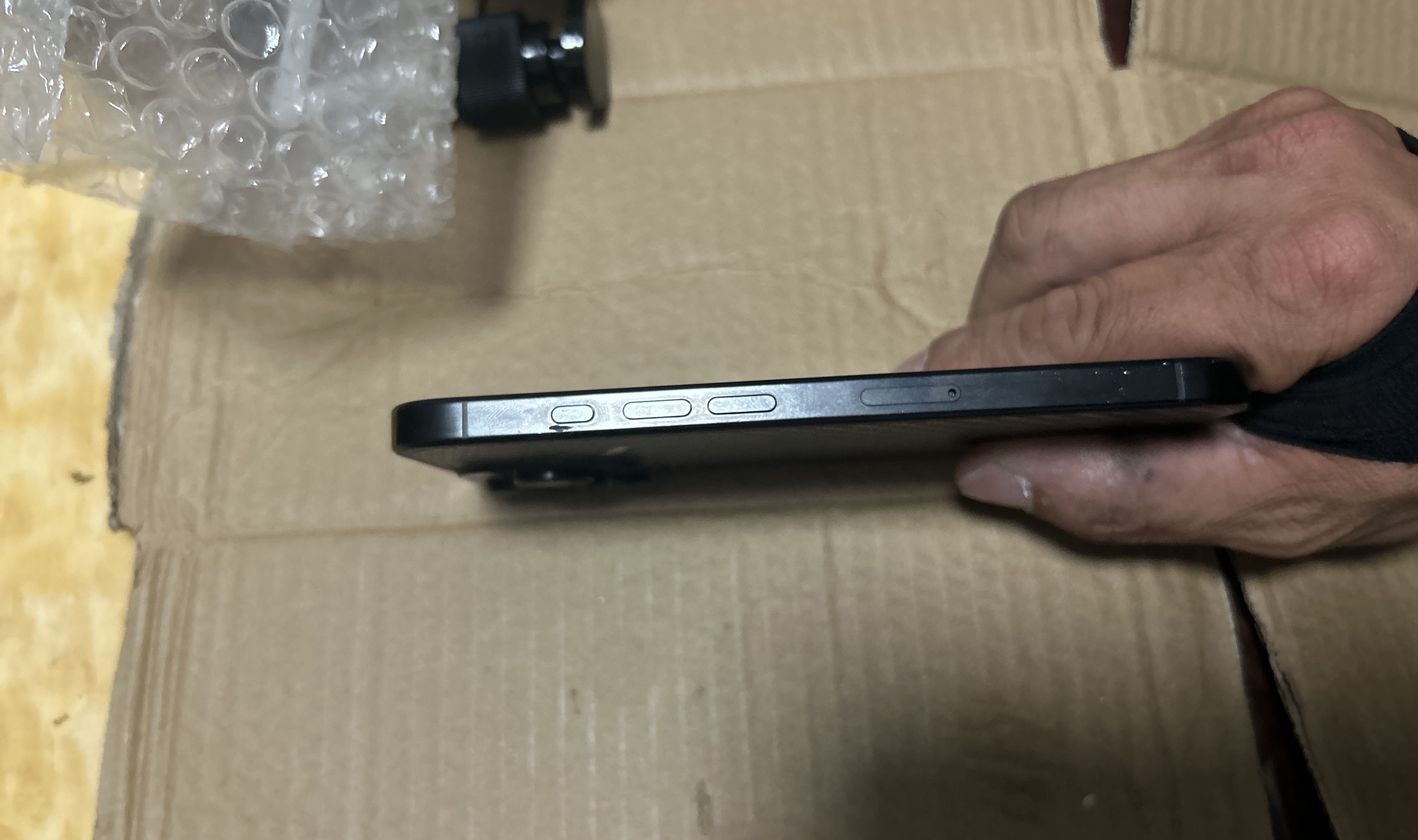苹果【iPhone 16 pro】5G全网通 黑色钛金属 128G 国行 8成新 