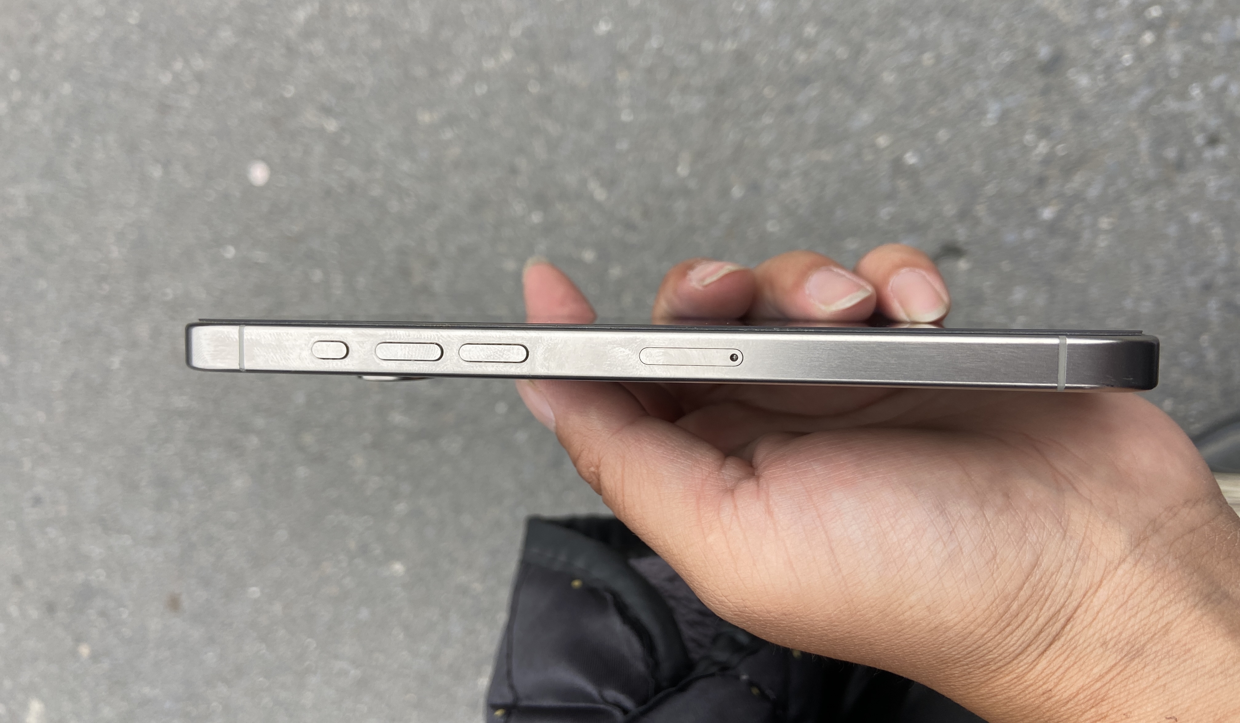 苹果【iPhone 15 Pro Max】5G全网通 原色钛金属 256G 国行 95新 